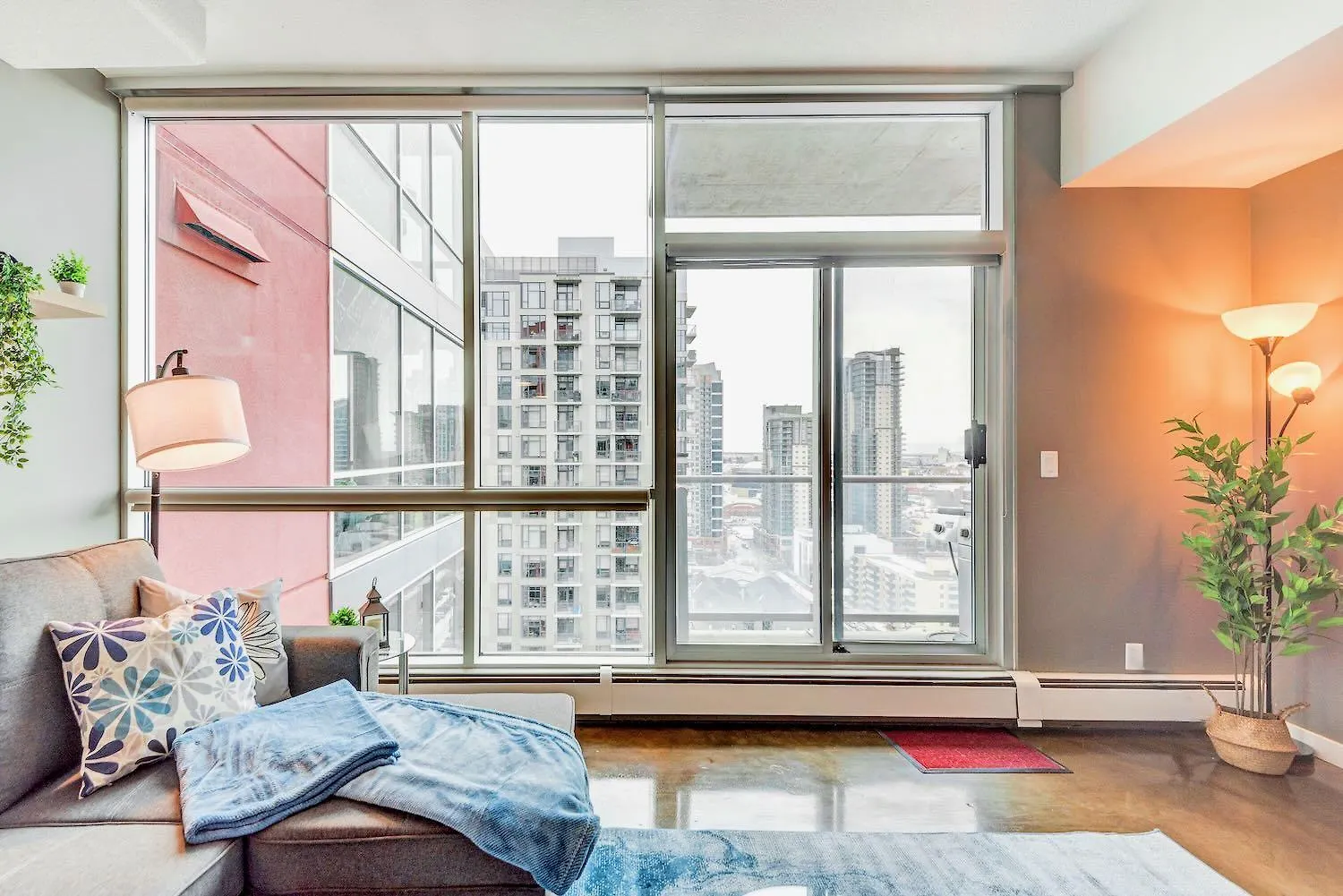 Modern 2Br Condo - King Bed - Downtown City Views YYC 0*,