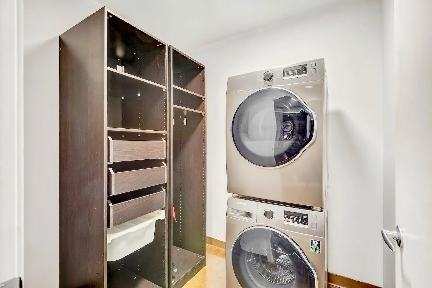 Modern 2Br Condo - King Bed - Downtown City Views YYC Ferienhaus