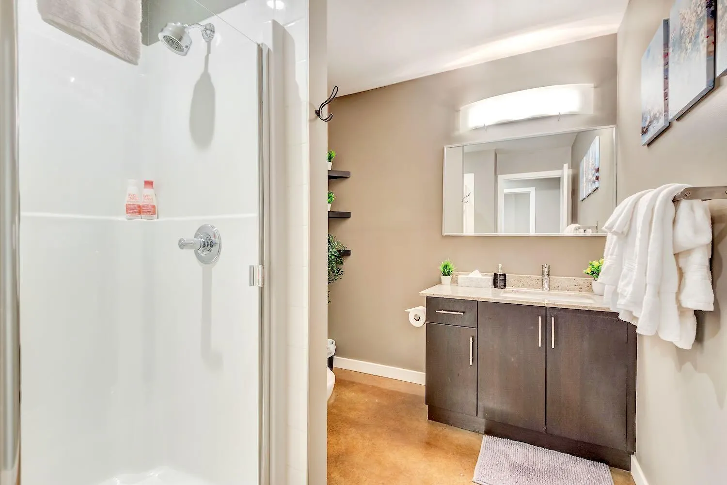 Modern 2Br Condo - King Bed - Downtown City Views YYC Kanada