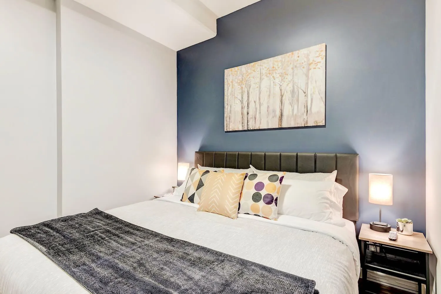 Modern 2Br Condo - King Bed - Downtown City Views YYC